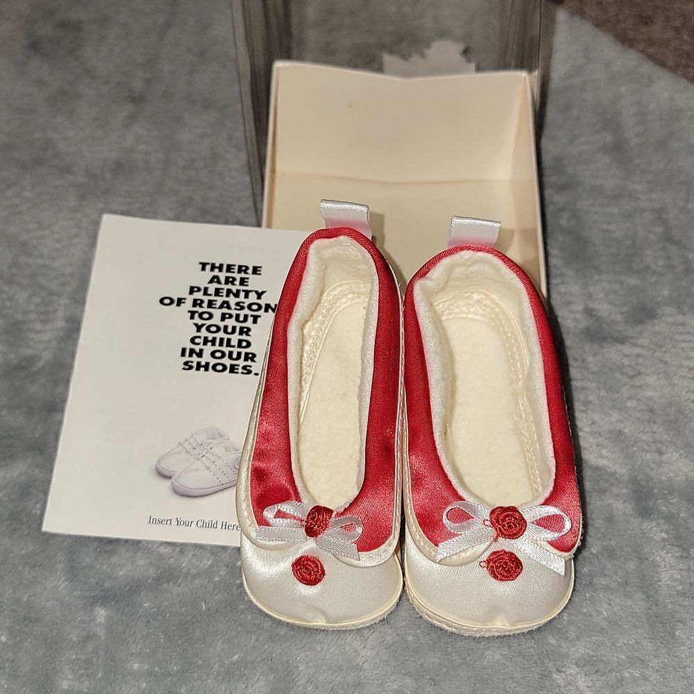 Vintage New Baby Deer White / Red Satin Like Shoes Size 2 (3-6 months)